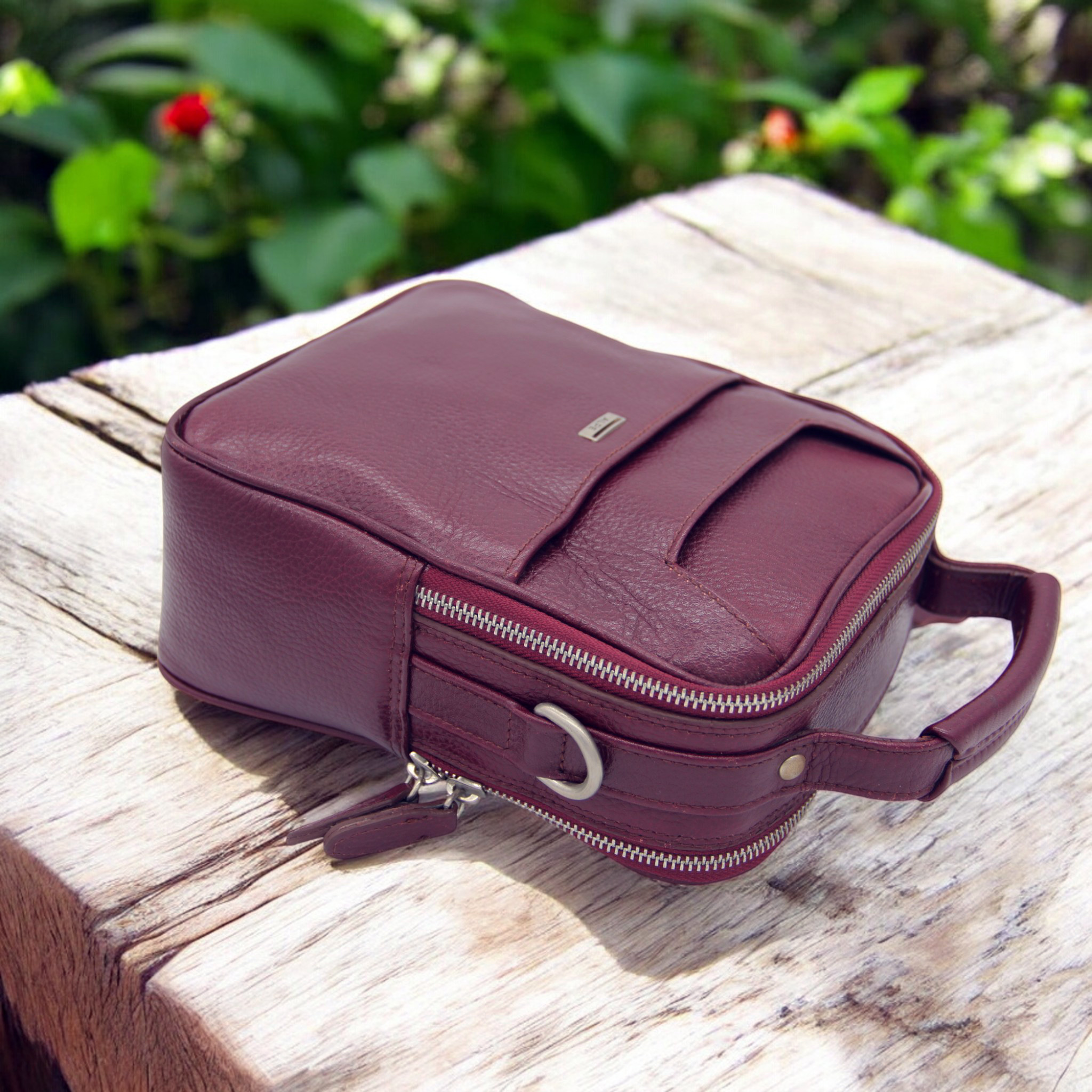 Alpe Gerçek Deri Anahralı Askılı Erkek El Çantası 23x18x9,5 cm Bordo