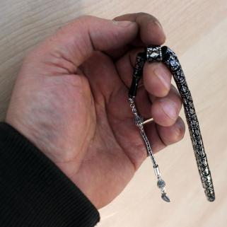 Yoğun Gümüş Kakma İşlemeli Hakiki Erzurum Oltu Taşı Kesme Tesbih 6,5 mm x 9 mm