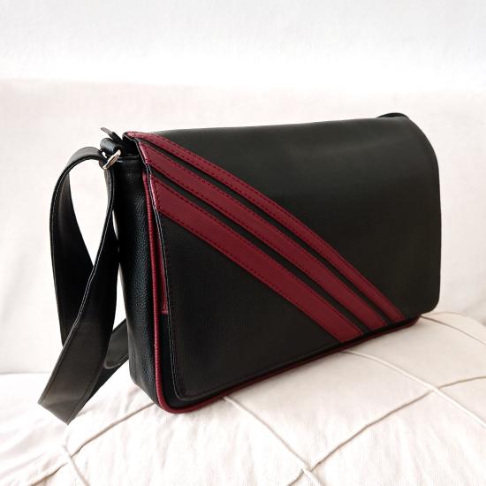 OMUZ ÇANTASI POSTACI ÇANTASI