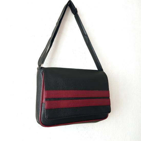 OMUZ ÇANTASI POSTACI ÇANTASI