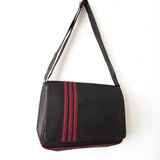 OMUZ ÇANTASI POSTACI ÇANTASI